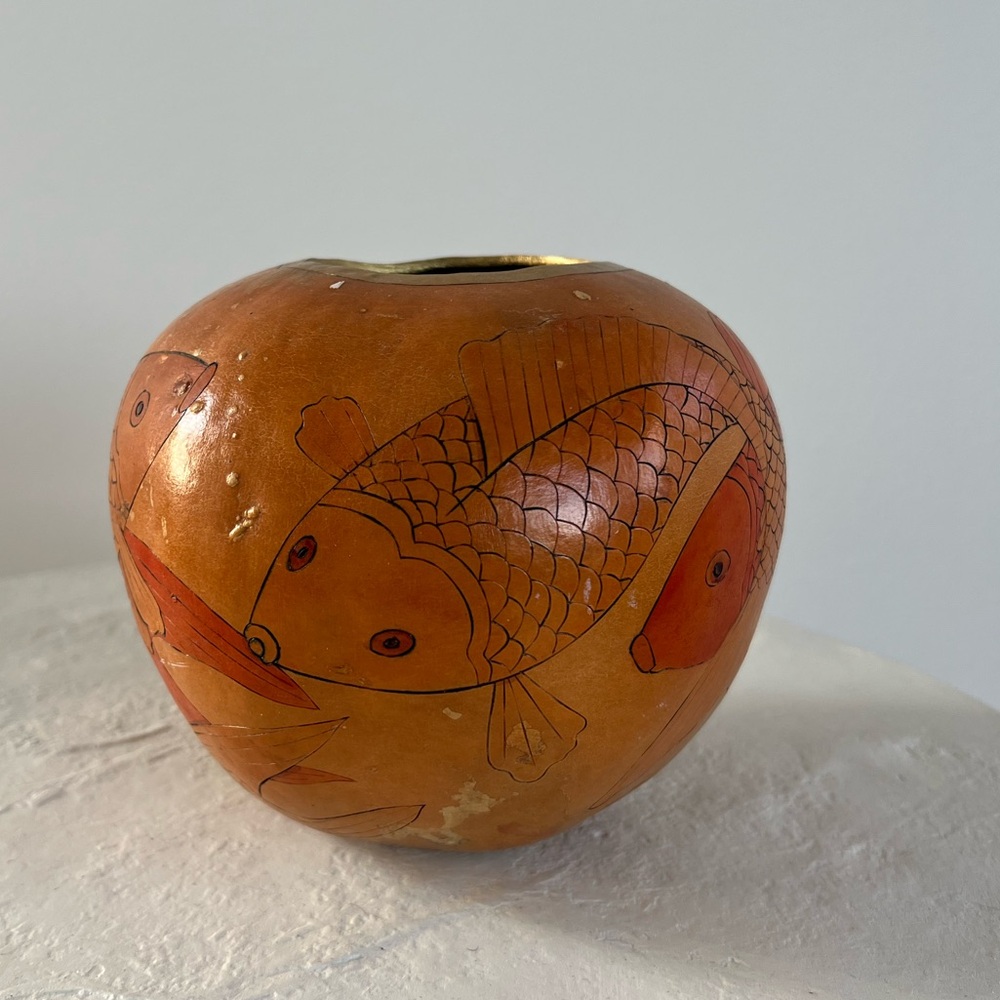 GORGEOUS VINTAGE ONE OF A KIND HAND-PAINTED GOURD W/ ORANGE/GOLD KOI FISH DESIGN - Picture 5 of 10